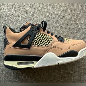 Women’s Nike air Jordan’s. Size 8. Tan color. Brand new